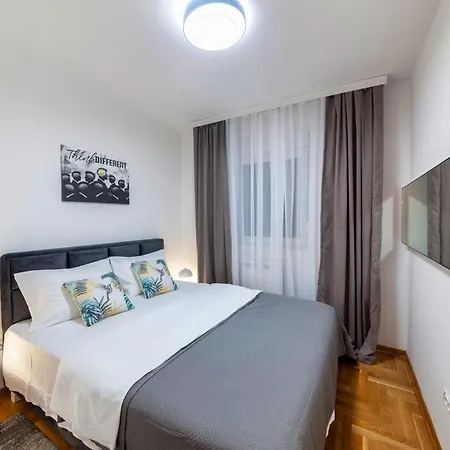 Six - Free Parking Apartment *
